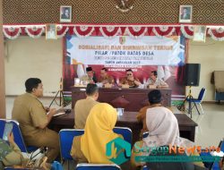 Pemberian Reward kepada Desa dan Kasun di Acara Sosialisasi dan Bimbingan Teknis Kecamatan Rambipuji