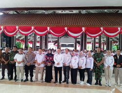 Presiden Prabowo Subianto Bagikan 200 Becak Listrik Di Kabupaten Sidoarjo Untuk Pengemudi Becak Lansia