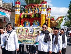 Cetak Sejarah! Pawai Ancak Agung Perdana Sukowono Sukses Sedot Perhatian Warga